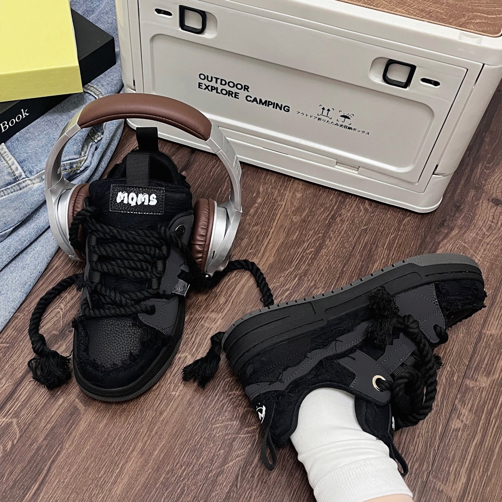 Trendy casual shoes